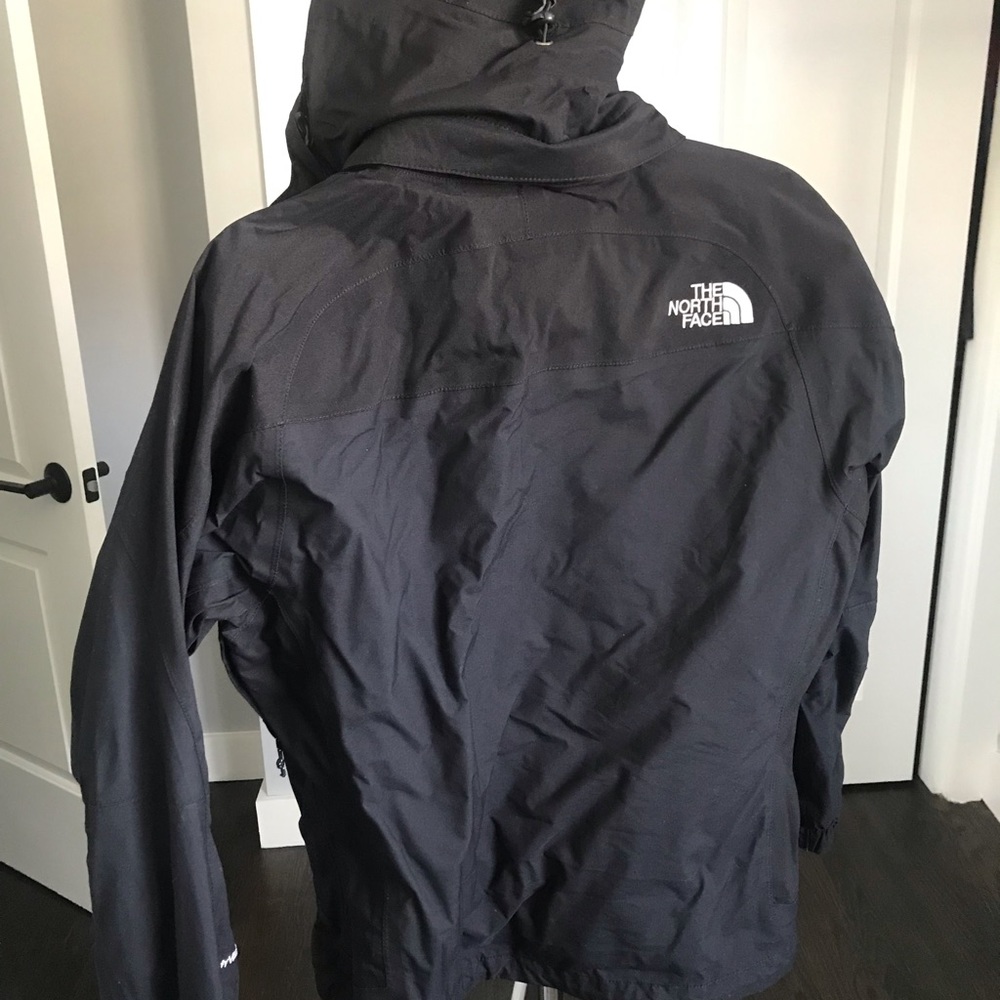 The North Face black water resistant winter jacket - Picture 2 of 6